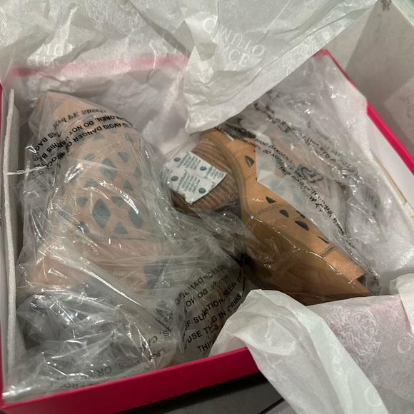 Vince Camuto "Deverly" cutout nubuck heeled sandals Size 8 New in Box - Picture 7 of 8